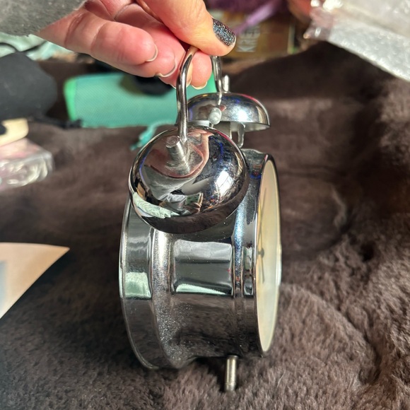 Y2K Anime Alarm Clock - Picture 4 of 7